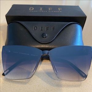 Diff Goldie Sunglasses in Grey Smoke and Black